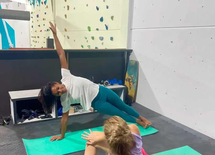 Imagen mujer en zona de entrenamiento